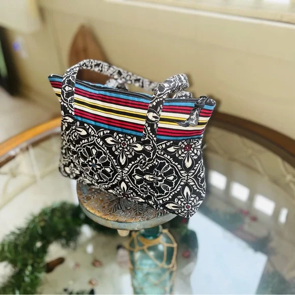 🌹🌻Vera Bradley🌻🌹- Retired Pattern-Barcelona- Small Purse/Bag - Picture 8 of 14